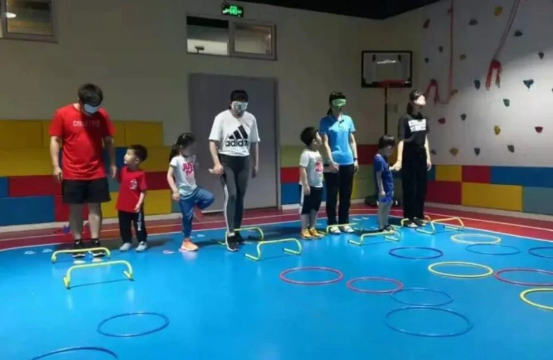 篮球教练如何帮助球员理解规则的重要性?_0